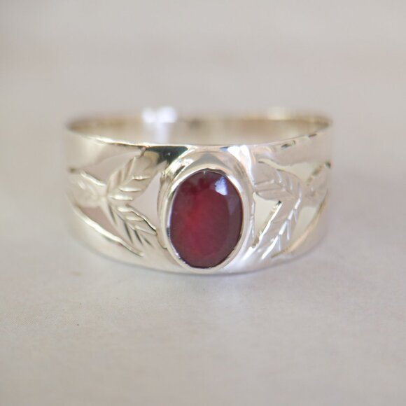 Sterling Silver Leaf Band Ring with Ruby – Bezel Set Oval Stone, Size 8.25 - Picture 6 of 9